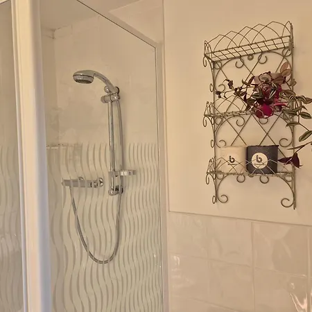 Lovely Little Garden Cottage, Tamar Valley, Cornwall Holiday home