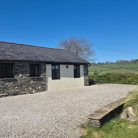 Lovely Little Garden Cottage, Tamar Valley, Cornwall * Stoke Climsland